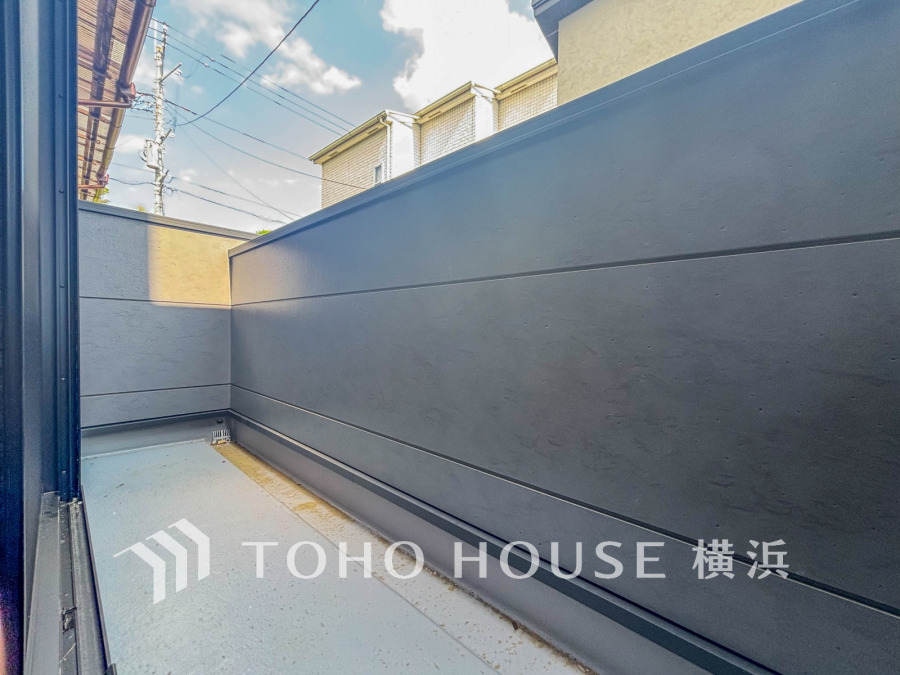 陽当り良好な南東向きのバルコニーは3か所に設置。室内に快適な光と風を取り込みます。