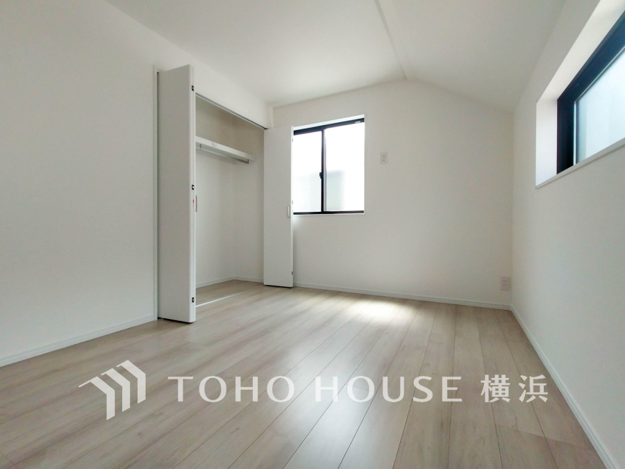 2面採光の居室は、十分な明るさを取り入れ心地よい風を提供します。