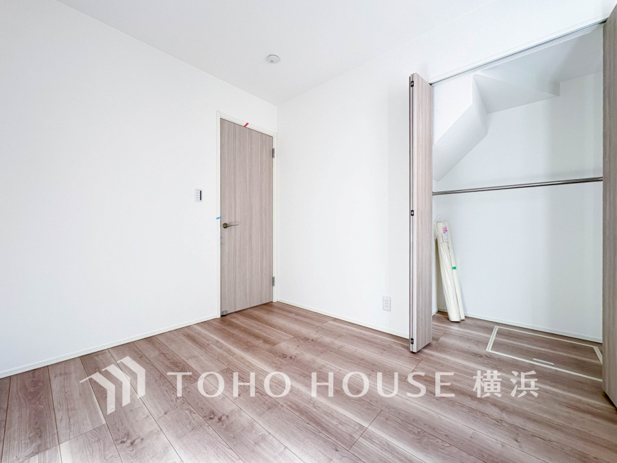 採光もアクセントの一つとして。プライベートルームにはやさしい光が射し込んでいて、この明るい好みの空間で読書をしたり、音楽を聞いたりと一人の時間も充実したものにできます。