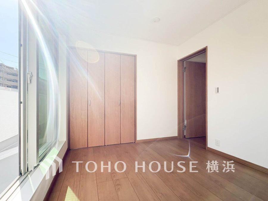 1日の疲れを癒し、心地よく寛げるようゆったりとした広さを確保しています。プライベートタイムをより優雅に穏やかに…。落ち着いた雰囲気を紡ぎます。