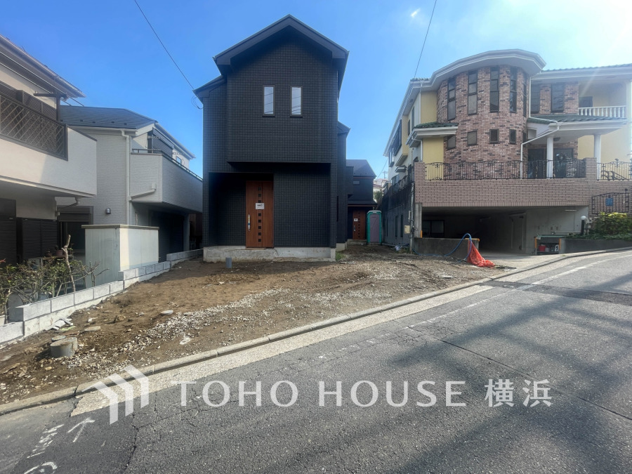 穏やかな風と陽光を導き、プライバシーに配慮された設計プランを採用し、居住性を一段と心地よいものにしています