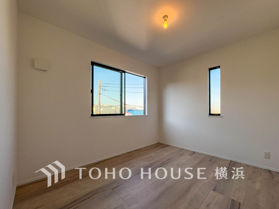 採光もアクセントの一つとして。プライベートルームにはやさしい光が射し込んでいて、この明るい好みの空間で読書をしたり、音楽を聞いたりと一人の時間も充実したものにできます。