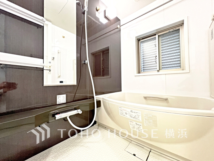 快適な使い心地とゆとりある空間が1日の疲れを解きほぐすバスルーム。空間も浴槽もゆったりのびのび使えるゆとり設計。広く感じるゆとり設計で快適なリラックスタイムを過ごせます。