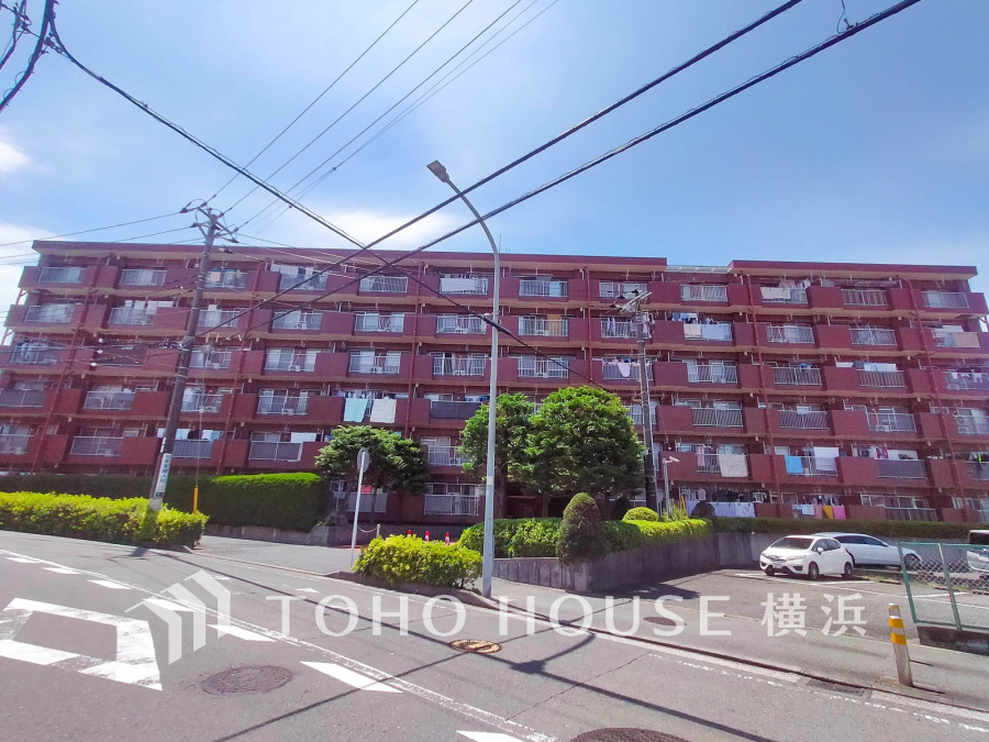 上大岡駅徒歩圏内でありながら緑豊かな大型公園や小・中学校も身近な穏やかな住環境。