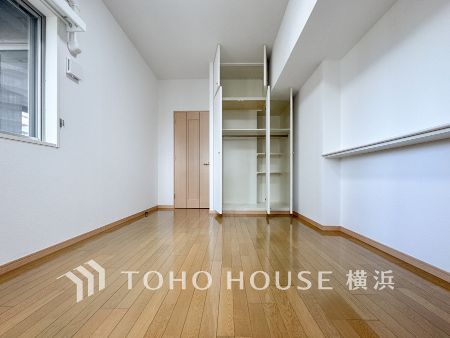 穏やかな風と陽光を導き、プライバシーに配慮された設計プランを採用し、居住性を一段と心地よいものにしています。明るく開放的な空間を演出しております。