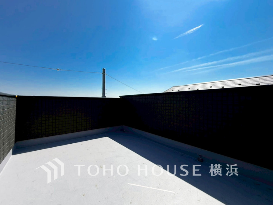 見事なまでの開放的な空間を演出しながら、太陽の笑顔と星々のささやきが舞い込み、爽やかな風を感じられます。