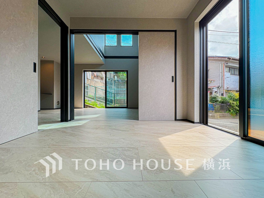 採光もアクセントの一つとして。プライベートルームにはやさしい光が射し込んでいて、この明るい好みの空間で読書をしたり、音楽を聞いたりと一人の時間も充実したものにできます。