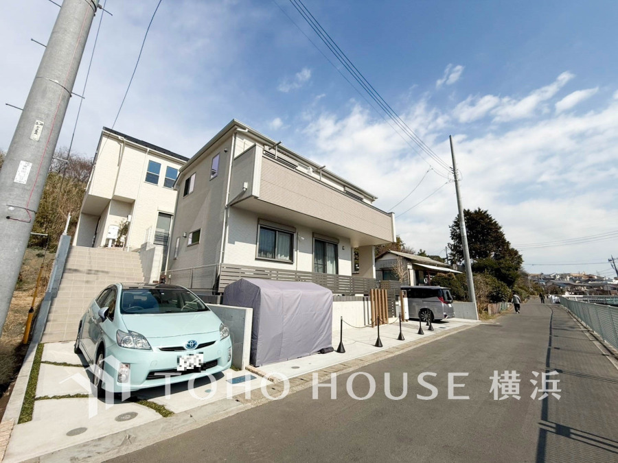 爽やかな青空の下に贅沢なほどに降り注ぐ陽光、豊かな居住性と、クオリティが見事に調和した住空間は、住まうことの喜びを感じさせてくれます。