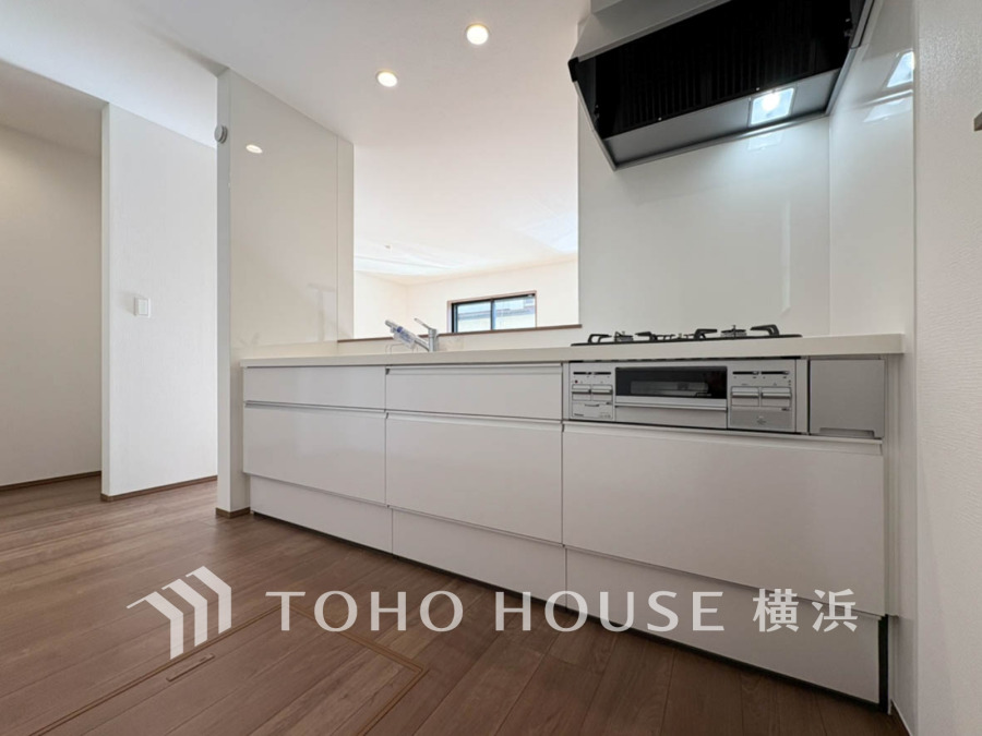 長い時間滞在するキッチンだからこそ、食事の準備を楽しい時間に、忙しい時でもスムーズに無駄なく作業できる、お手入れも簡単にできるなど、毎日を楽しくするキッチンスペースに仕上げました。