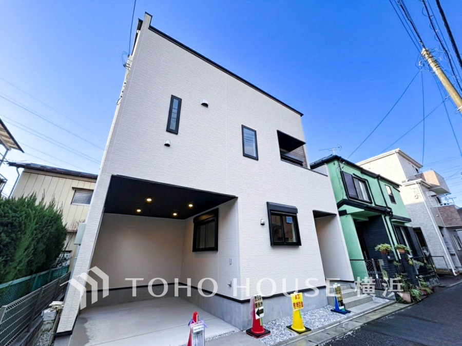 住む人を映し出す洗練された佇まいは、いつまでも輝き続けながらいつしか街の風景に溶け込んでいきます。