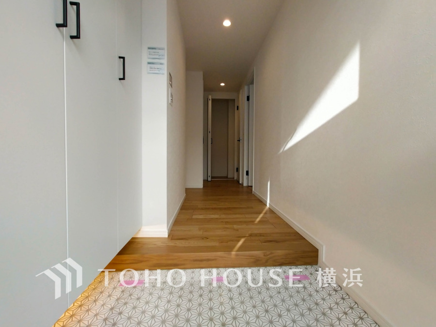 ご家族の帰り、訪れる方を優しく迎え、やすらぎに満ちた生活空間を予感させる。健やかな暮らしを楽しめそう。