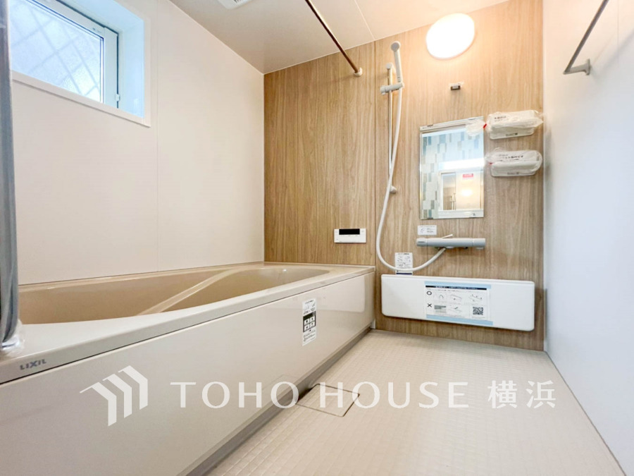 快適な使い心地とゆとりある空間が1日の疲れを解きほぐすバスルーム。空間も浴槽もゆったりのびのび使えるゆとり設計。広く感じるゆとり設計で快適なリラックスタイムを過ごせます。