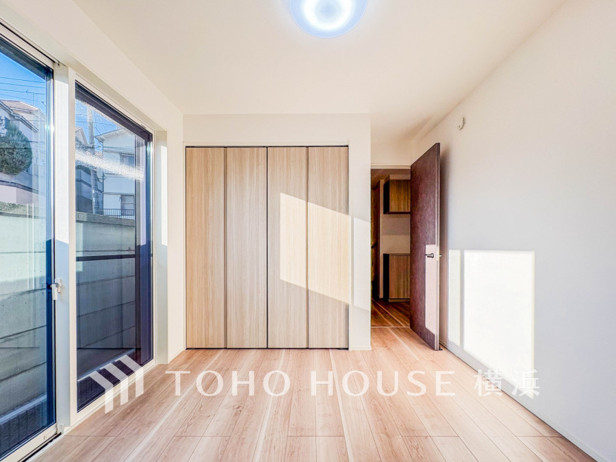 お部屋のように使うことも出来る納戸。趣味のスペースとしてご利用をいただくのもよいですね。