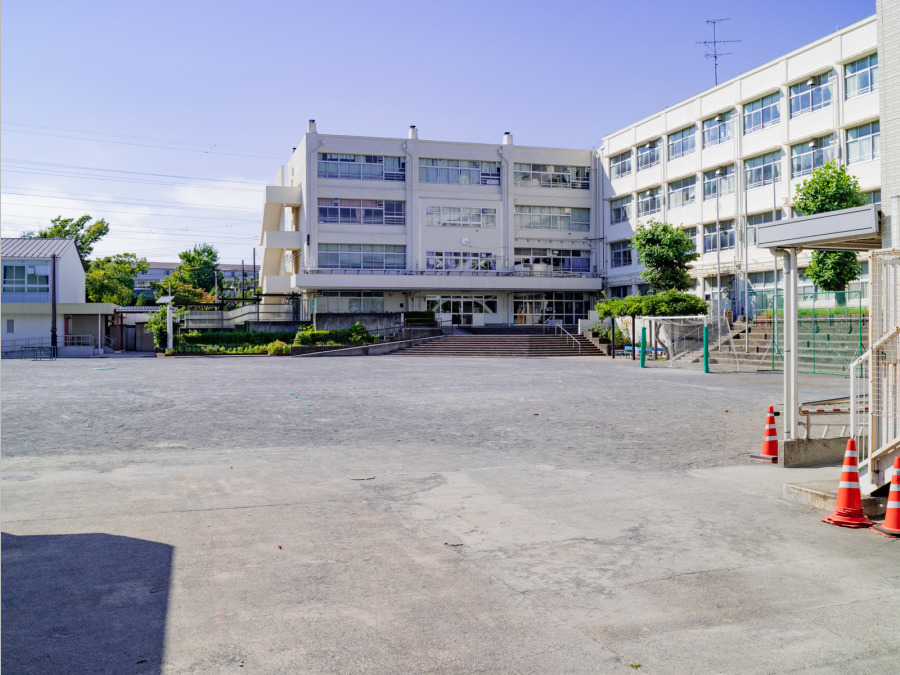 横浜市立新橋小学校…約350ｍ