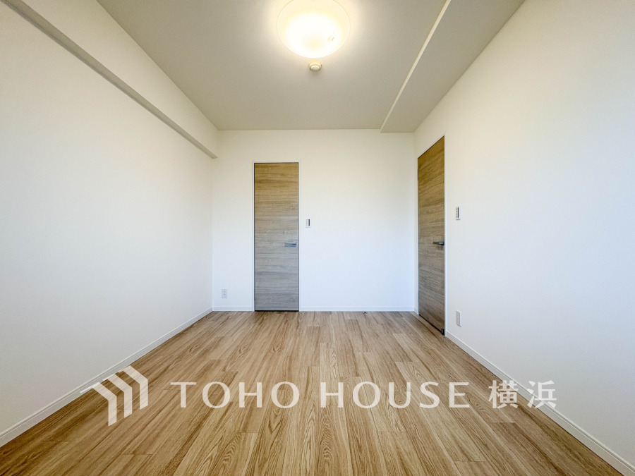 穏やかな風と陽光を導き、プライバシーに配慮された設計プランを採用し、居住性を一段と心地よいものにしています。明るく開放的な空間を演出しております。