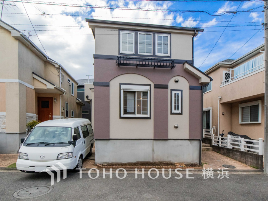 風を感じ青い空から太陽の恵みを感じる温もり溢れる佇まい。住む人を映し出す洗練された佇まいは、いつまでも輝き続けながらいつしか街の風景に溶け込んでいきます。