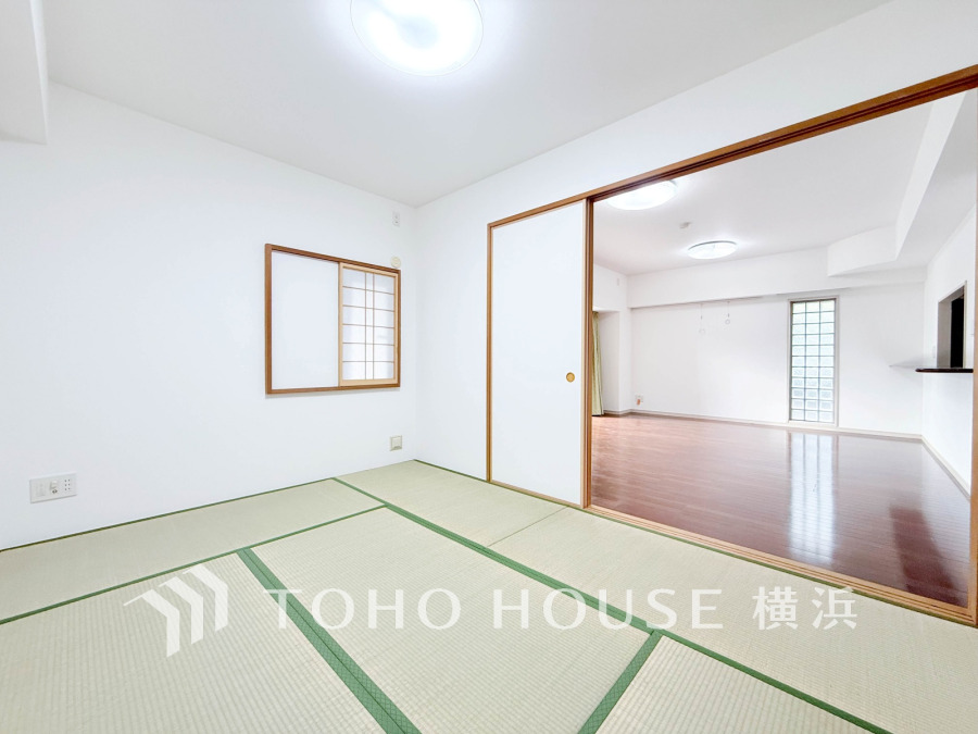 1日の疲れを癒し、心地よく寛げるようゆったりとした広さを確保しています。プライベートタイムをより優雅に穏やかに…。落ち着いた雰囲気を紡ぎます。