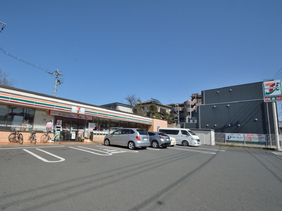 セブンイレブン横浜泉区役所前店…約500ｍ