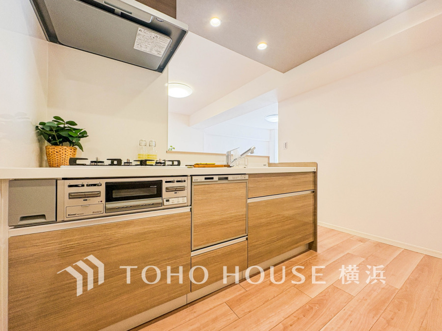 ご家族みんなで調理ができる位のスペースを実現したキッチン空間となっております。みんなで作った料理を召し上がりながらの会話は、どのような物になるのでしょうか。