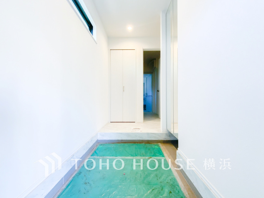 清潔感溢れる玄関がお出迎えする本邸宅の物語は、ここから始まる日常を期待させます。この場所には「希望」と「優越」で包み込んでくれる「特別」な空間があります。