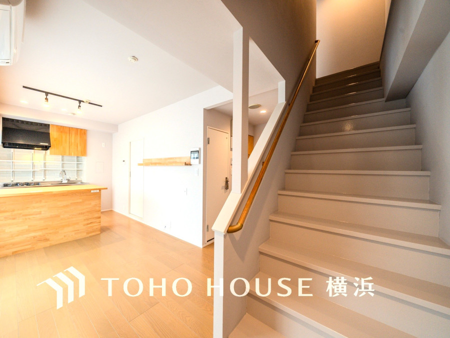 マンションながら戸建て感覚の2フロアの暮らしを愉しめるメゾネットタイプの間取り。リビングと直接行き来できる快適動線。