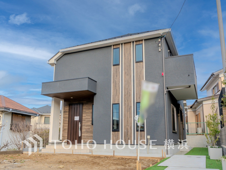 陽射しを受けて輝く時間、街灯に照らし出される夕暮れ時。様々なシーンで違った魅力的な表情を見せてくれます。住まう方のプライドを満たすクオリティを備えています。