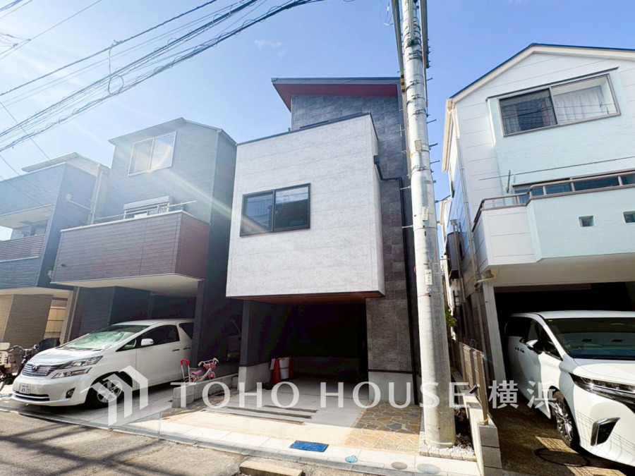 穏やかな風と陽光を導き、プライバシーに配慮された設計プランを採用し、居住性を一段と心地よいものにしています。周辺環境とのコラボレーションにより明るく開放的な空間を演出。