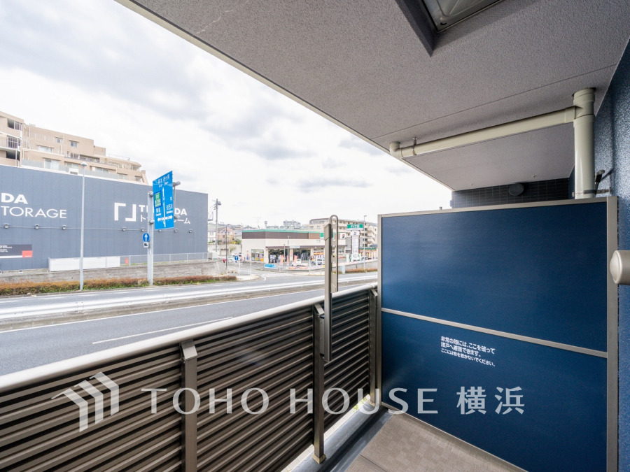 手を伸ばせば、ふれることが出来そうな環境が、そのままインテリアになったような開放的な空間。