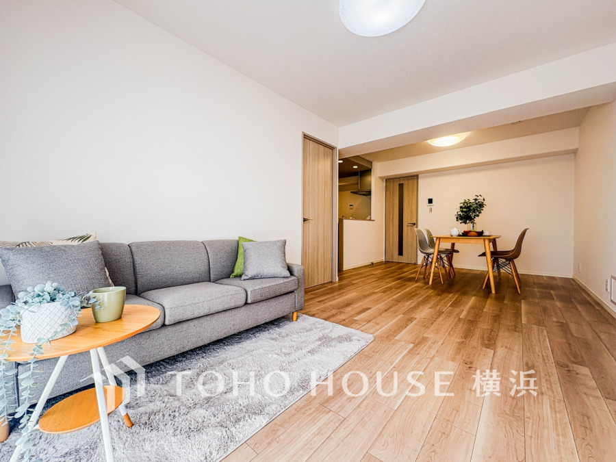 豊かな光が照らすこの場所は、たわいもない会話を楽しみ、ゆったりとした時間を過ごす場所。この場所から、家族の記憶が紡がれるでしょう。