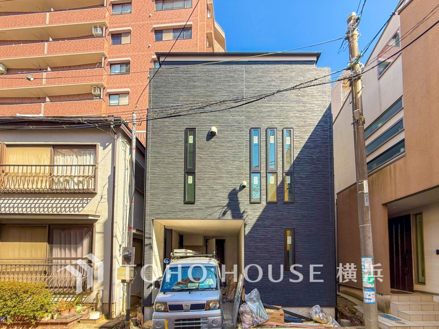 表現された空間は豊かな光と風を纏い、暮らしの時間を豊かにしてくれます。デザインされた空間と競い合うかのような充実した建物設備も家族の時間を彩ってくれることでしょう。