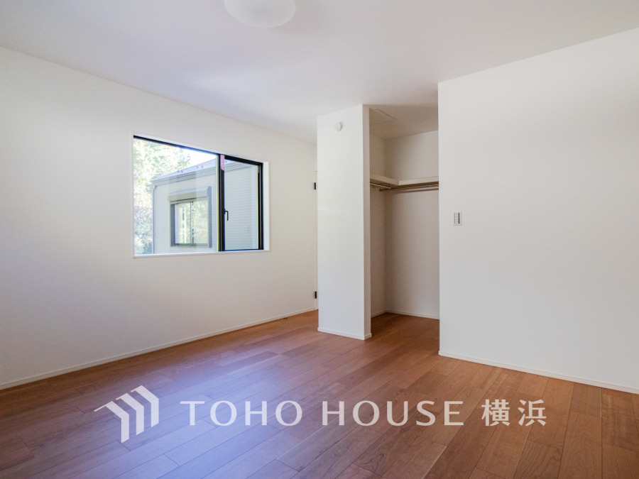 1日の疲れを癒し、心地よく寛げるようゆったりとした広さを確保しています。プライベートタイムをより優雅に穏やかに…。落ち着いた雰囲気を紡ぎます。