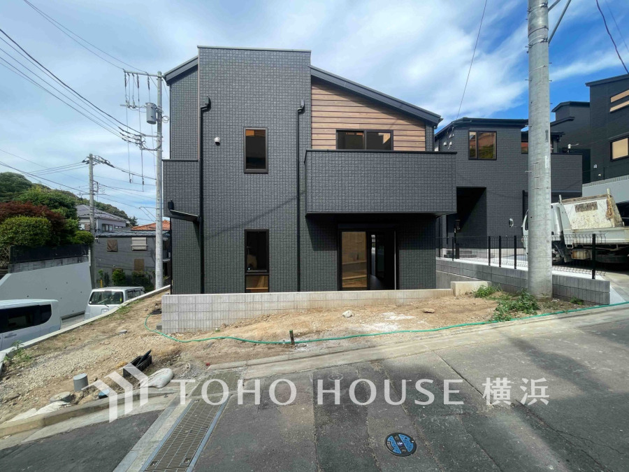 爽やかな青空の下に贅沢なほどに降り注ぐ陽光、豊かな居住性と、クオリティが見事に調和した住空間は、住まうことの喜びを感じさせてくれます。