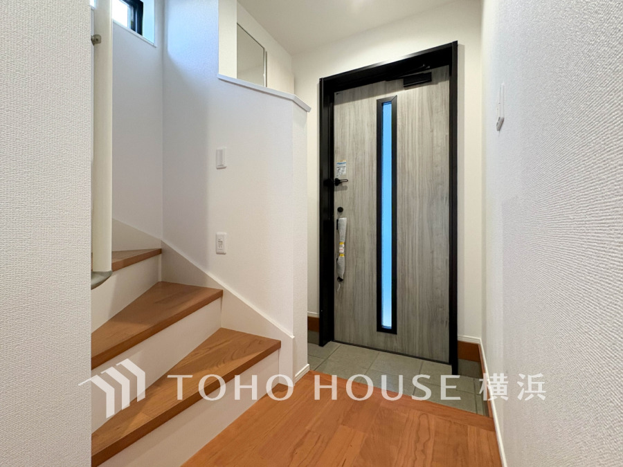 居住者の帰り、訪れる方を優しく迎え、やすらぎに満ちた生活空間を予感させる。健やかな暮らしを楽しめそう。