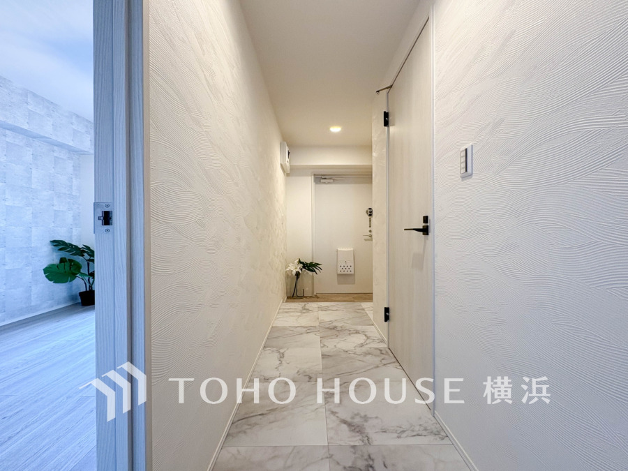 清潔感溢れる玄関がお出迎えする本邸宅の物語は、ここから始まる日常を期待させます。この場所には「希望」と「優越」で包み込んでくれる「特別」な空間があります。