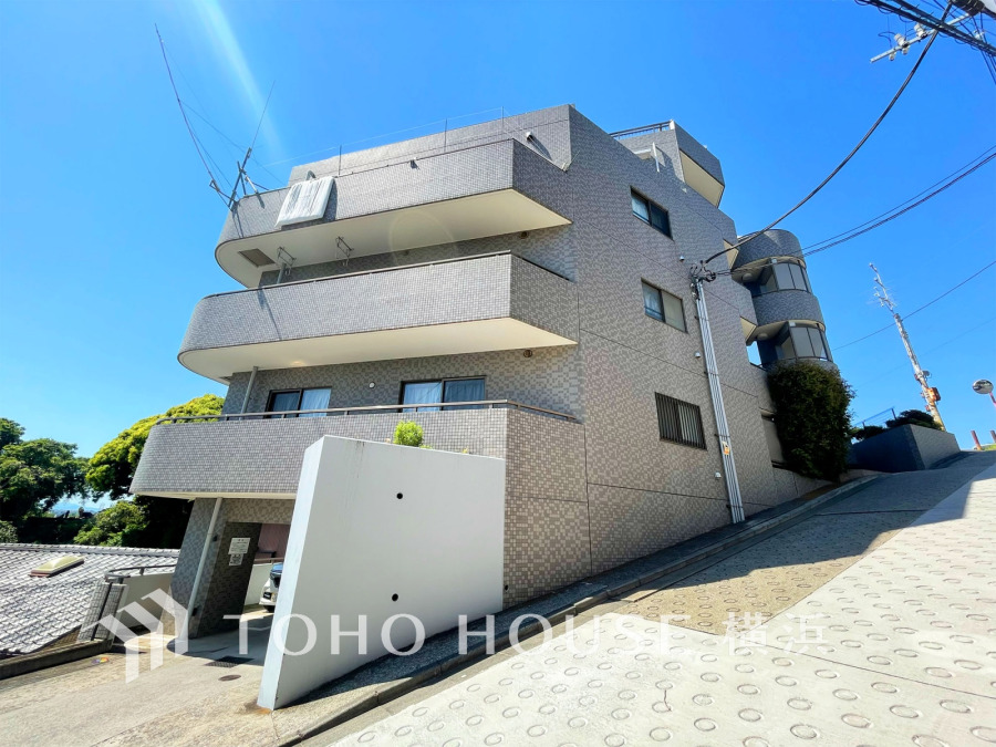 爽やかな青空の下に贅沢なほどに降り注ぐ陽光、豊かな居住性と、クオリティが見事に調和した住空間は、住まうことの喜びを感じさせてくれます。 