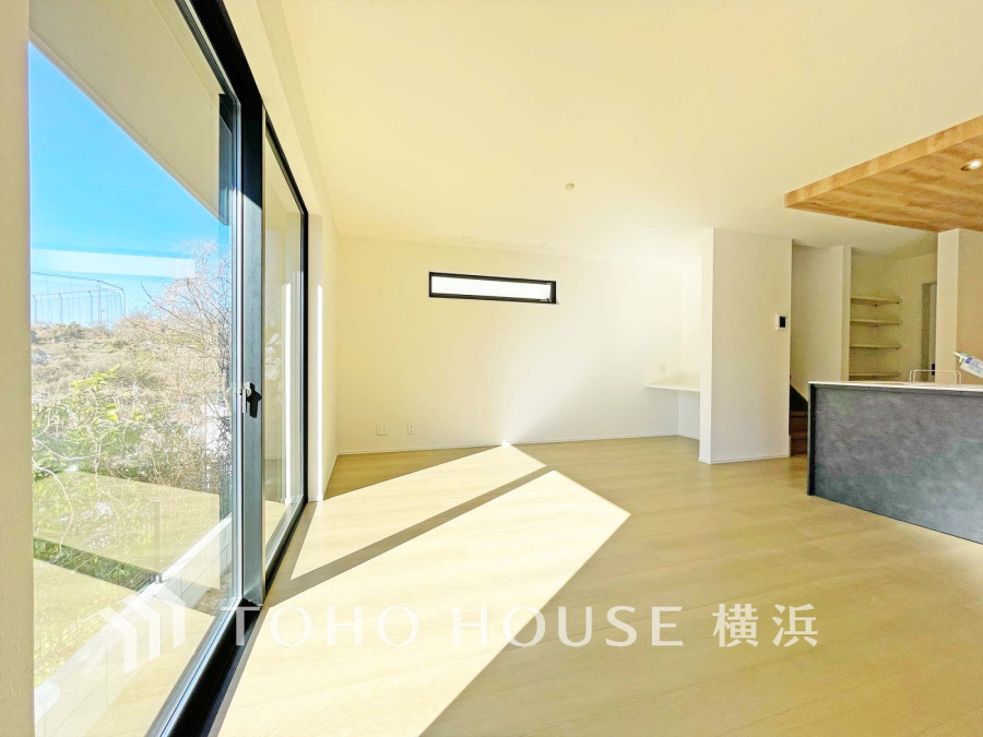 上質な時間を育む暮らしのメインステージ。寛ぎとコミュニケーションを育む居心地のよい場所。ここで楽しむ家族の時間が絆をより深めてくれそうです。