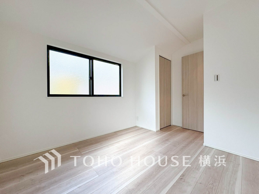 採光もアクセントの一つとして。プライベートルームにはやさしい光が射し込んでいて、この明るい好みの空間で読書をしたり、音楽を聞いたりと一人の時間も充実したものにできます。