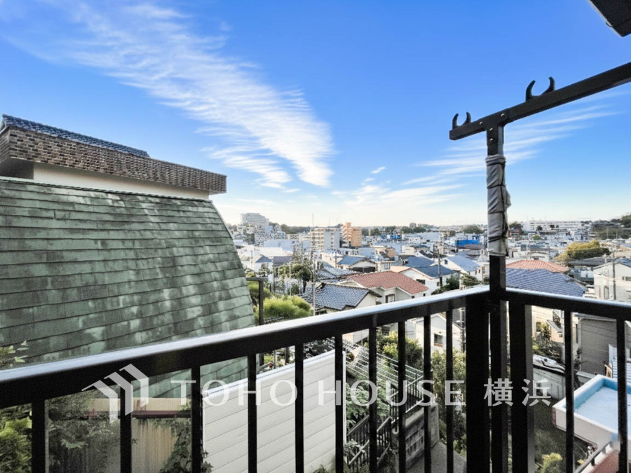 太陽に愛された邸は、陽当り・通風に優れた魅力的で快適さを追求した邸宅でした。ここに住むからこそ意味がある。