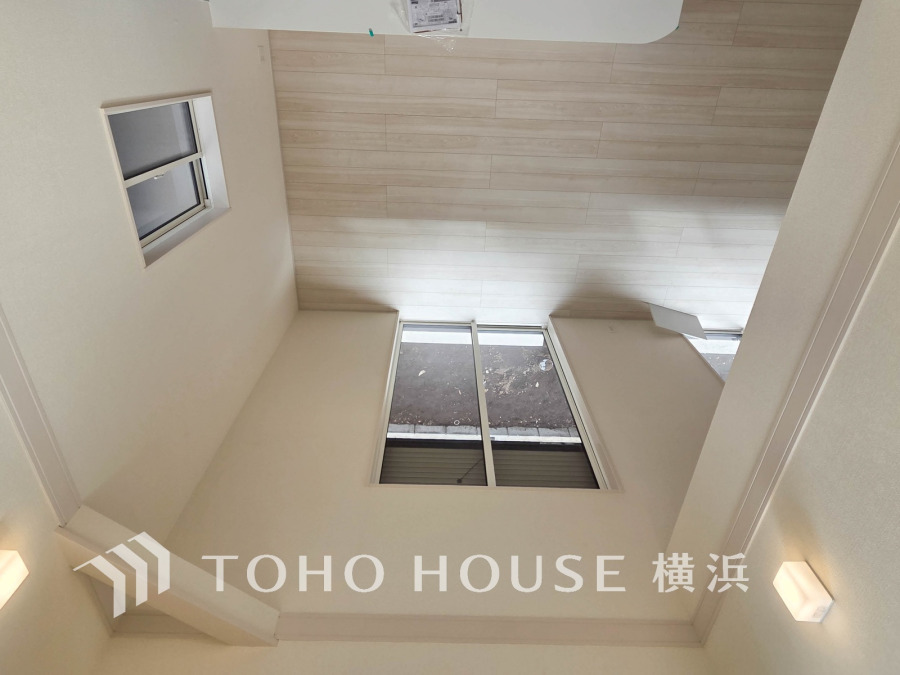 集いのLDKは広々17帖！上部吹き抜けの開放的な空間は、数値以上に広がりを感じられます。