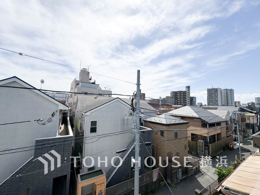 開放感があり、遮るものもなく気持ちのいい景色が広がります。お部屋にも爽やかな風と暖かく柔らかな日差しが差し込み、毎日の暮らしを豊かに彩ります。