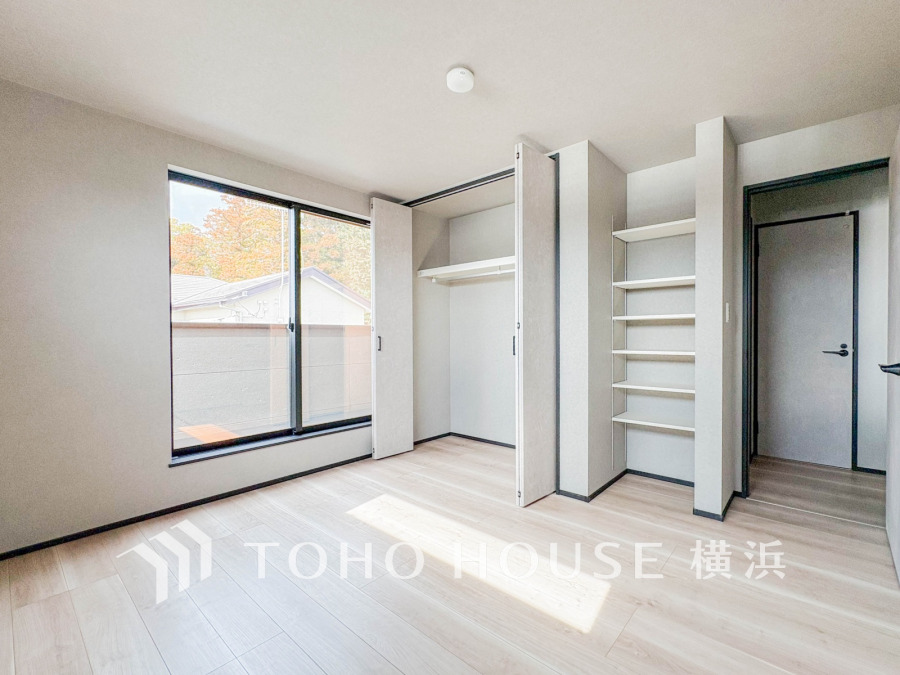 家族一人ひとりの大切なプライベート空間。趣味・感性で個性的に飾って頂けるようシンプルに仕上げてあります。自分時間を充実させながら心豊かなひとときを過ごすための大切な空間。