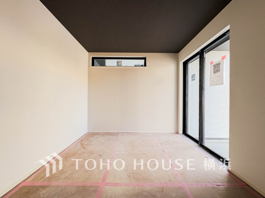 お子様のスタディ空間として、あるいは書斎やホビールームとして生活スタイルに合わせて使えるプライベートルーム。お好みのインテリアでお気に入りの空間に仕上げてください。（2025年12月撮影）