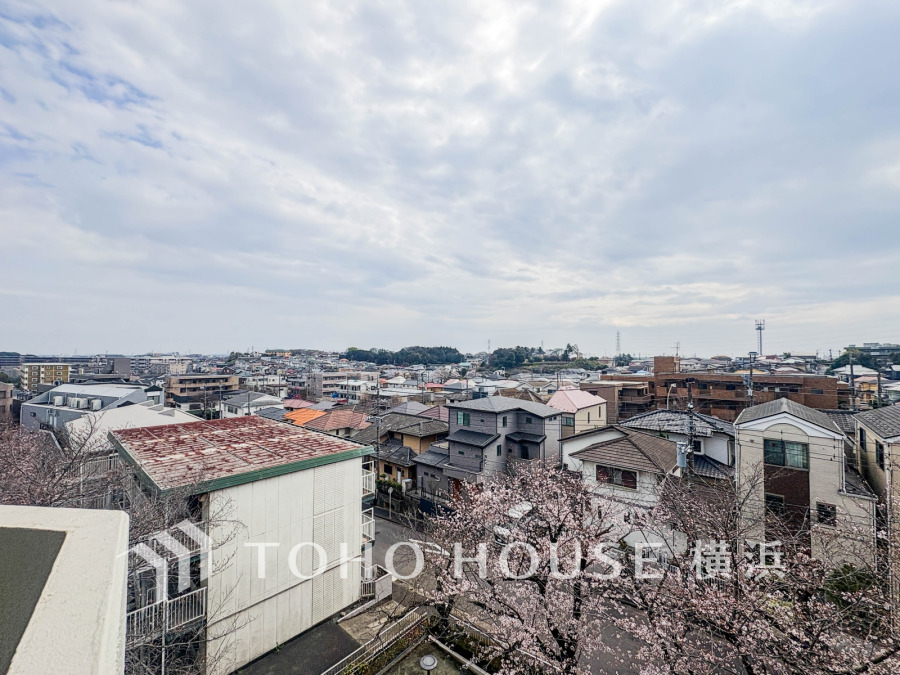 開放感があり、遮るものもなく気持ちのいい景色が広がります。お部屋にも爽やかな風と暖かく柔らかな日差しが差し込み、毎日の暮らしを豊かに彩ります。