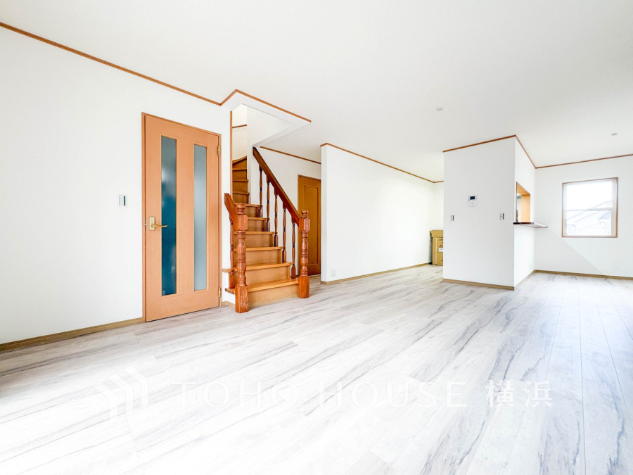 家族みんなが爽やかに健やかに過ごせるように、溢れる光をたっぷり取り込んだリビングダイニング。集いの場、憩いの場としての快適性を求めたやすらぎの空間です。