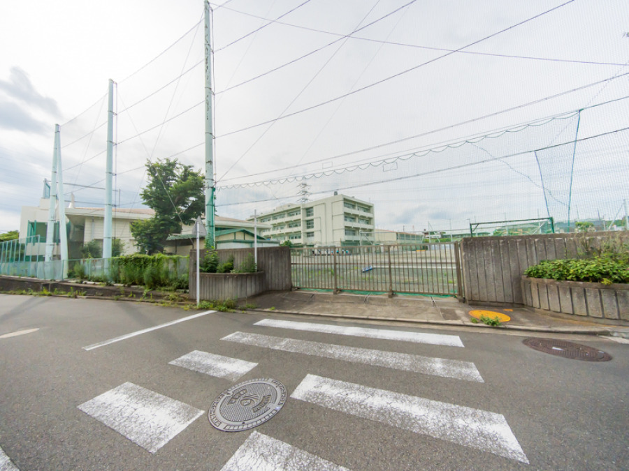 横浜市立いずみ野中学校　約500ｍ