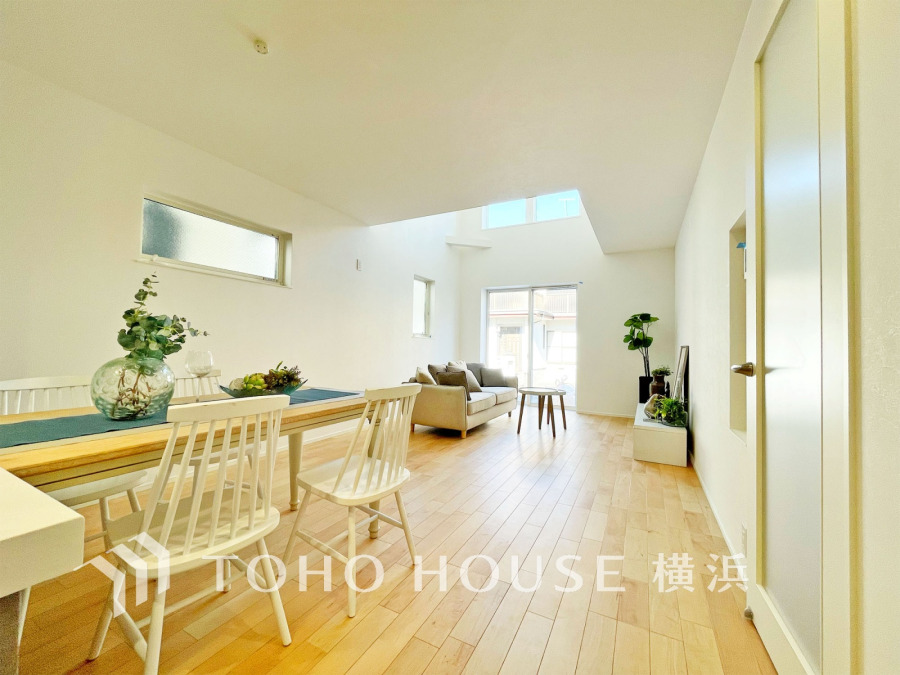 たくさんの想いが美しいカタチに彩られた時、そこにはひと時のくつろぎが生まれ、ゆっくりと愛着が育まれていきます。