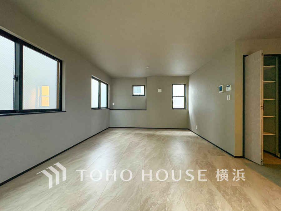 一日の中で多くの時間を過ごすことになる住まいだからこそ、いつも穏やかな空間であるように心掛けています。構成する建材などへの配慮が、住まう方の健康を守ります。