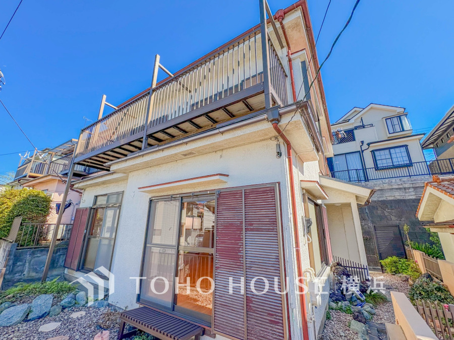 穏やかな風と陽光を導き、プライバシーに配慮された設計プランを採用し、居住性を一段と心地よいものにしています。周辺環境とのコラボレーションにより明るく開放的な空間を演出。