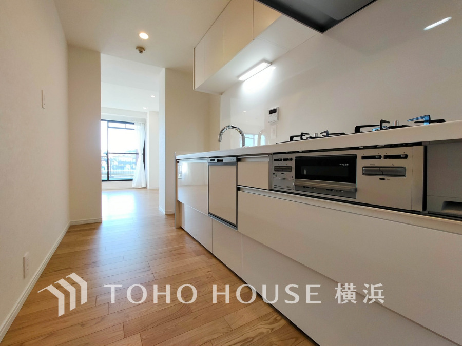 プライベートスペースを彩るインテリアとしての美と、快適な日常を支える機能性と強さがひとつになったキッチンです。開放的でゆとりある空間で、是非自慢の腕を振るって下さい☆