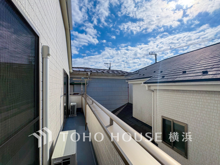 バルコニーは、暮らしの中での光と風を演出してくれています。見事なまでの開放的な空間をお楽しみください。